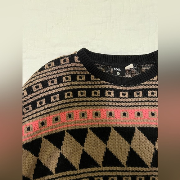 Geometric Sweater - Picture 3 of 3